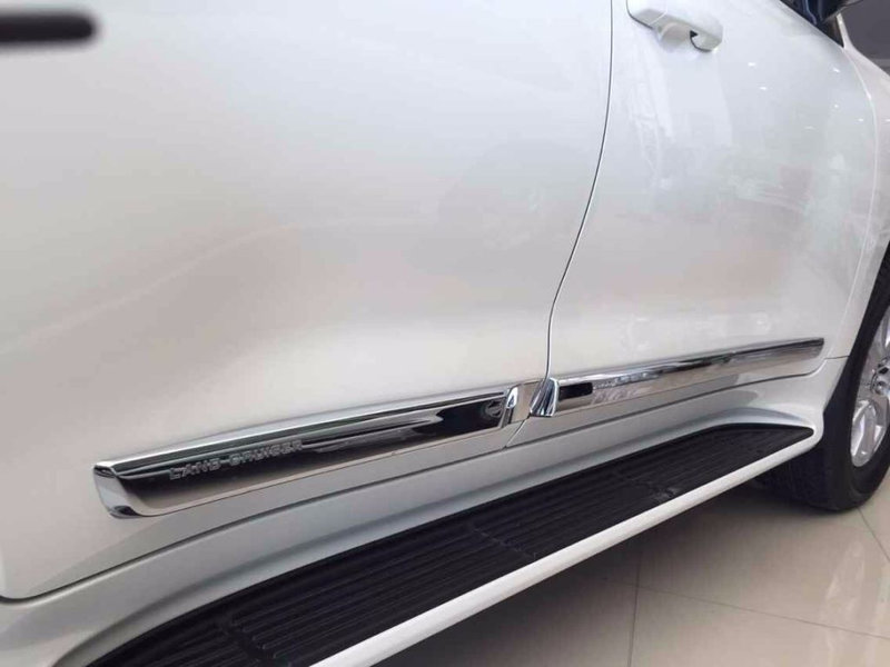   TOYOTA LAND CRUISER 200